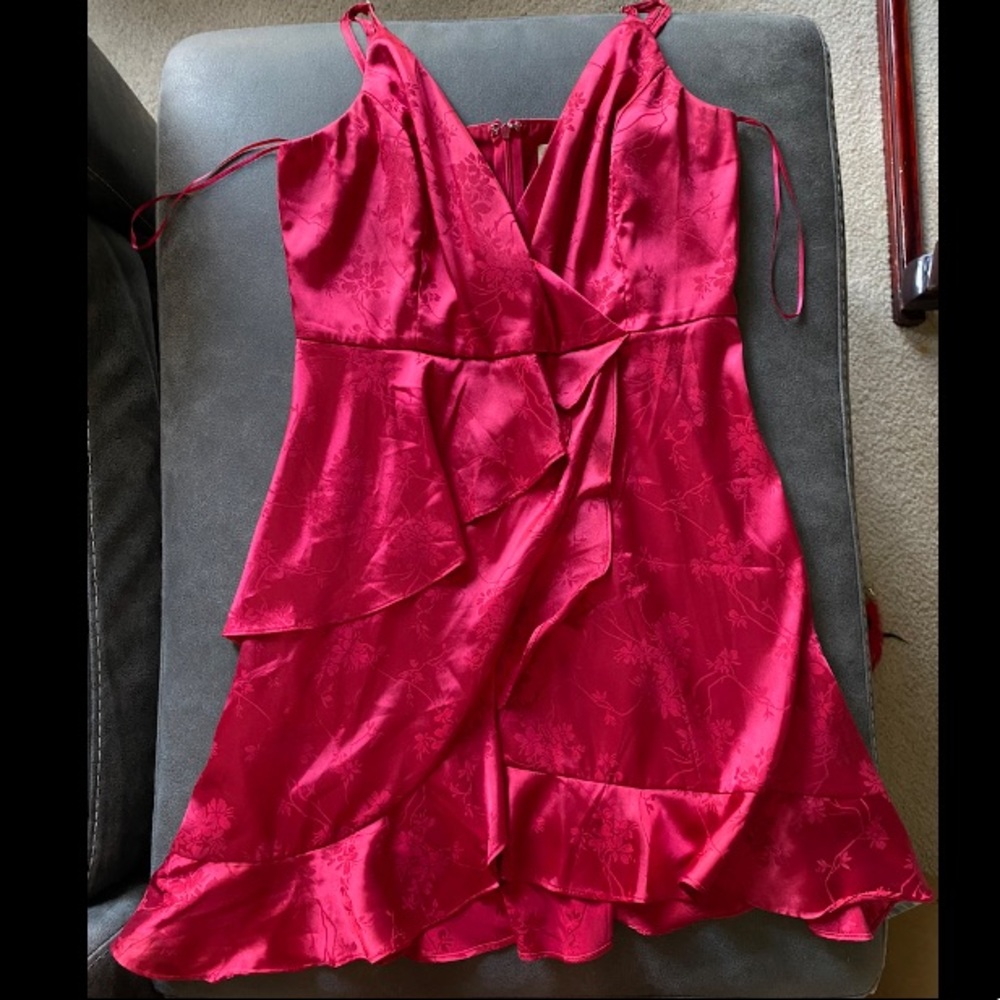 Red Silk Altar’d State Wedding Dress. With flower design. Worn Once. Mid thigh.